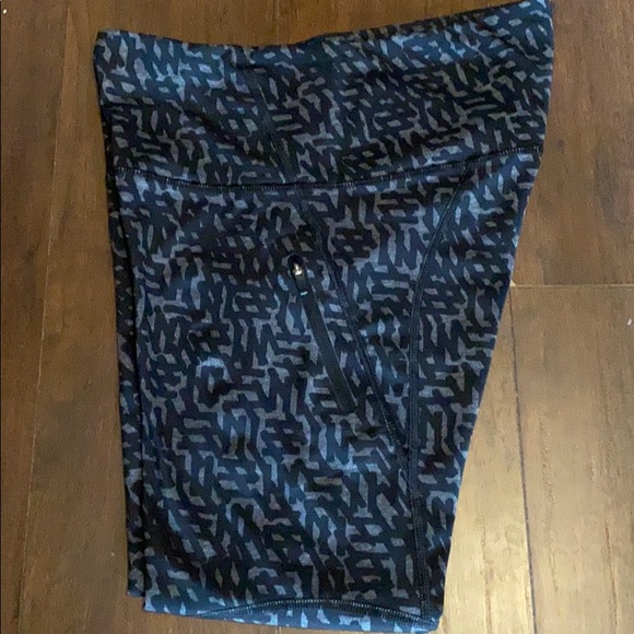 Lululemon all sport leggings / size 6 - Picture 3 of 4